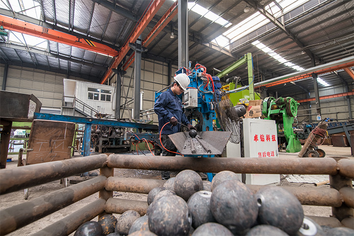包头网架配件-螺栓球加工车间
